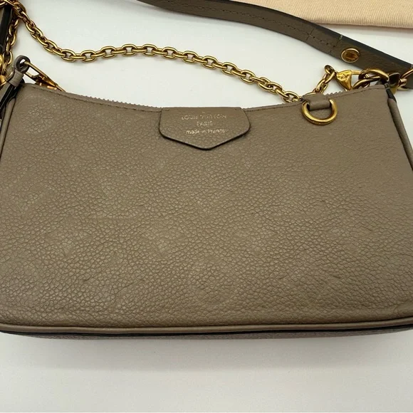 Louis Vuitton Easy Pouch on Strap in Turtle Dove - Picture 3 of 17